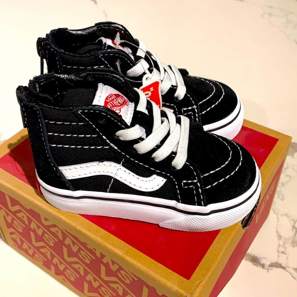 Vans Sk8 Hi Zip. NWT
